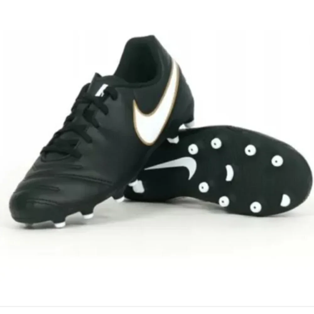 The Nike JR TIEMPO RIO III FG youth cleat size 4.5